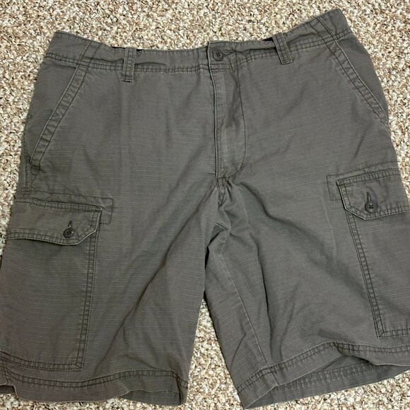 ~~Lot Of 3 Pairs Men's CARGO Shorts Waist 36": LEE/CLUB ROOM/AMERICAN LIVING - Picture 4 of 8